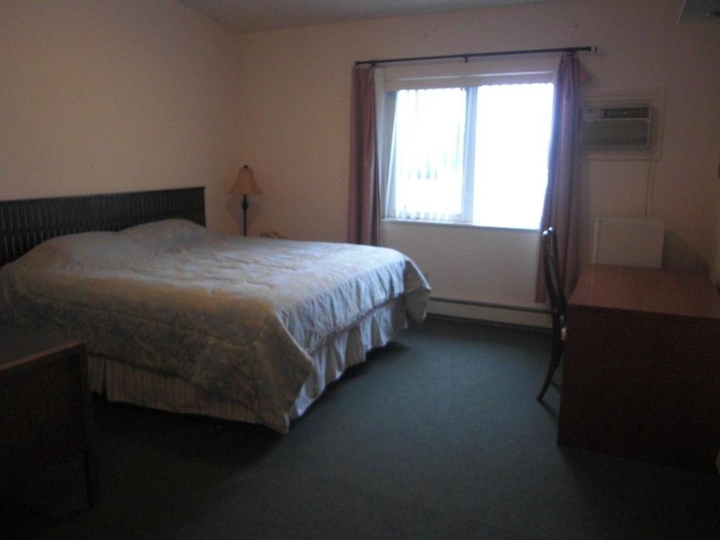 Borealis Inn Fairbanks Room photo
